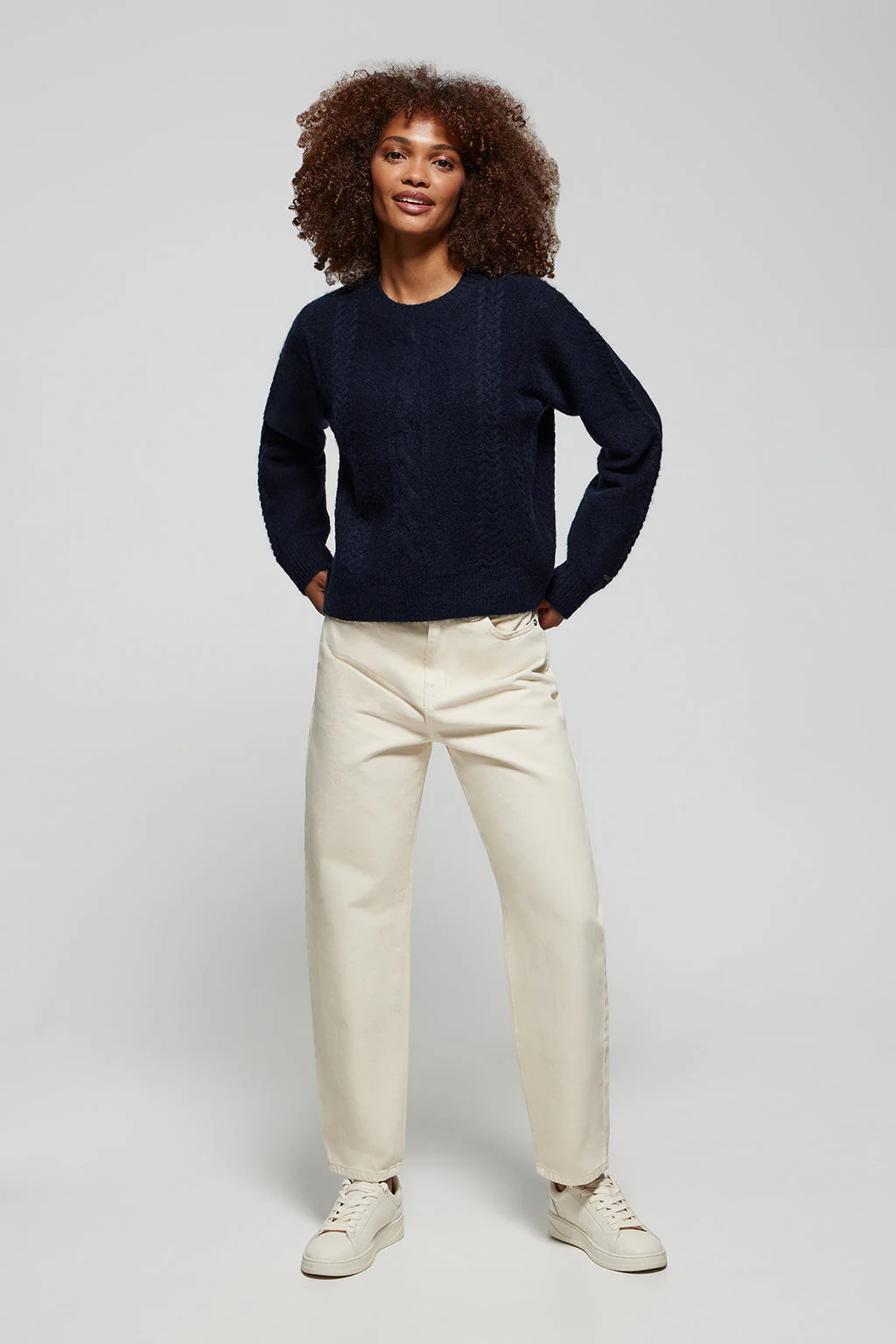 Blue round-neck plaited knit jumper with Polo Club sleeve detail - Image 4