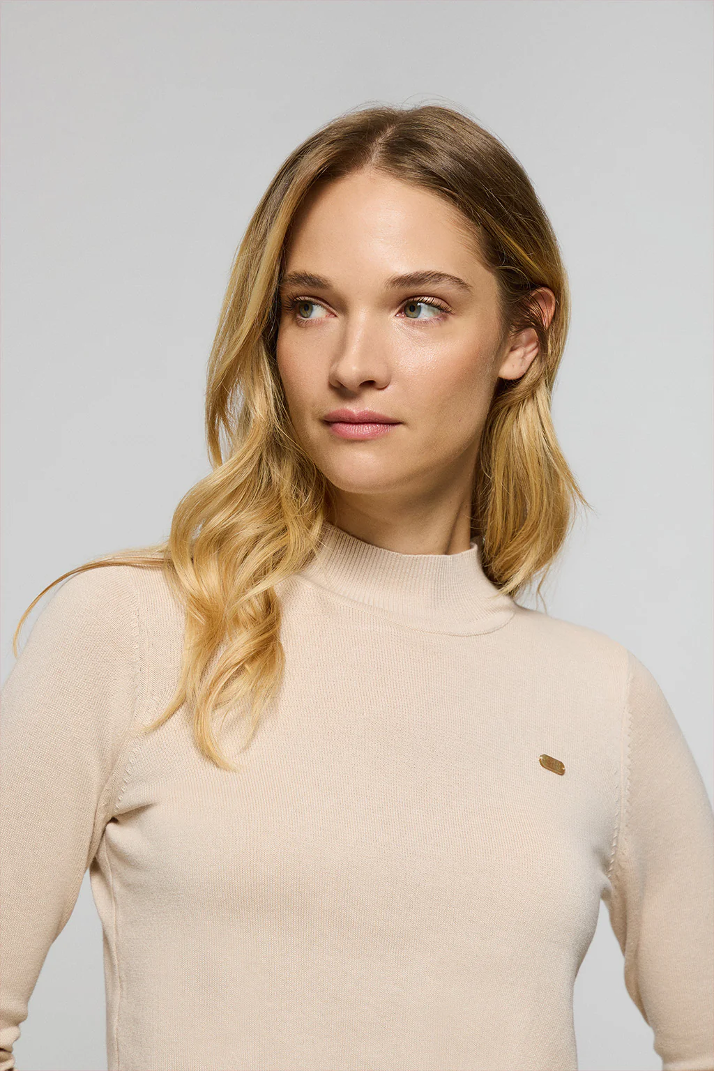 Beige mock-neck knit jumper with PC pearly button - Image 3