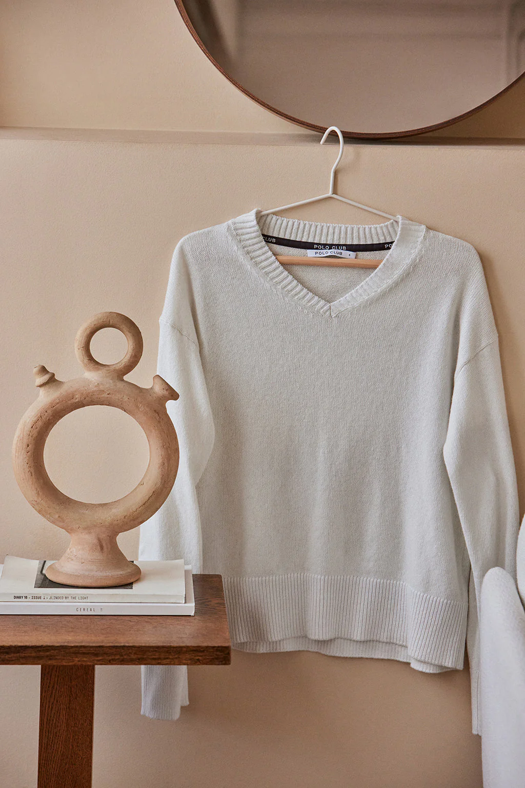 Beige V-neck knit jumper with Polo Club detail