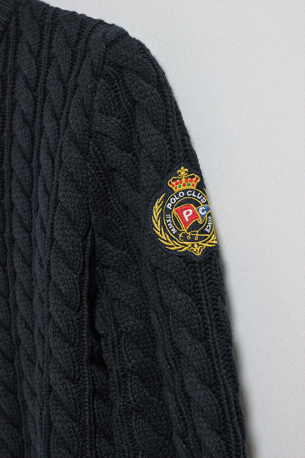Navy-blue cable-knit jumper with Nautic patch - Image 8