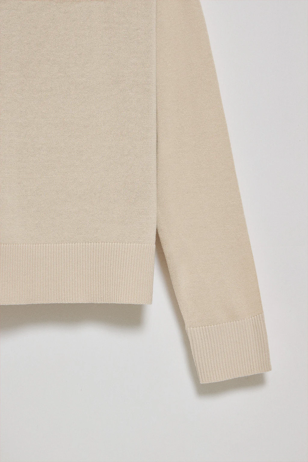 Beige V-neck jumper in cotton and linen with embroidered monogram - Image 8