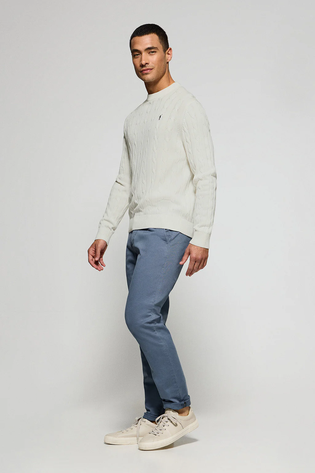 Beige round-neck cable-knit jumper with Rigby Go embroidery - Image 4