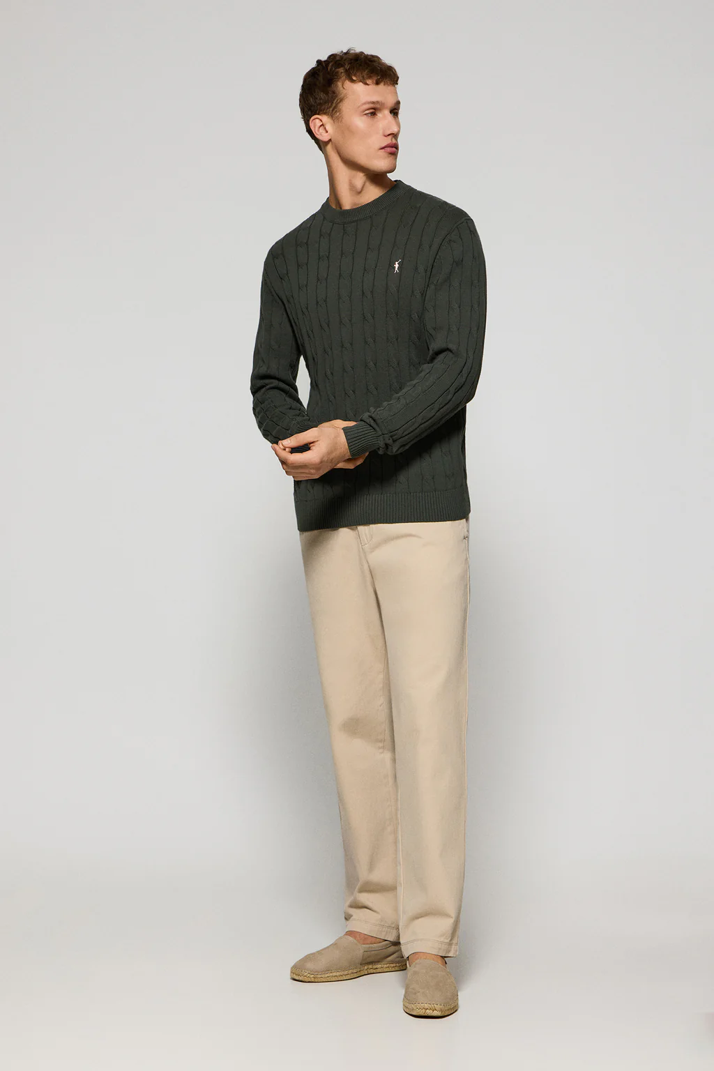 Stone-grey round-neck cable-knit jumper with Rigby Go embroidery - Image 4