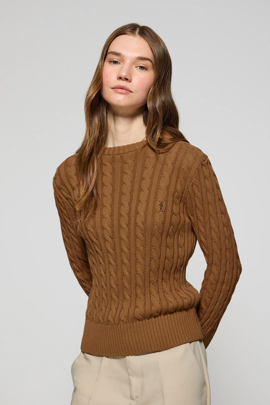 Camel round-neck cable-knit jumper with Rigby Go embroidery