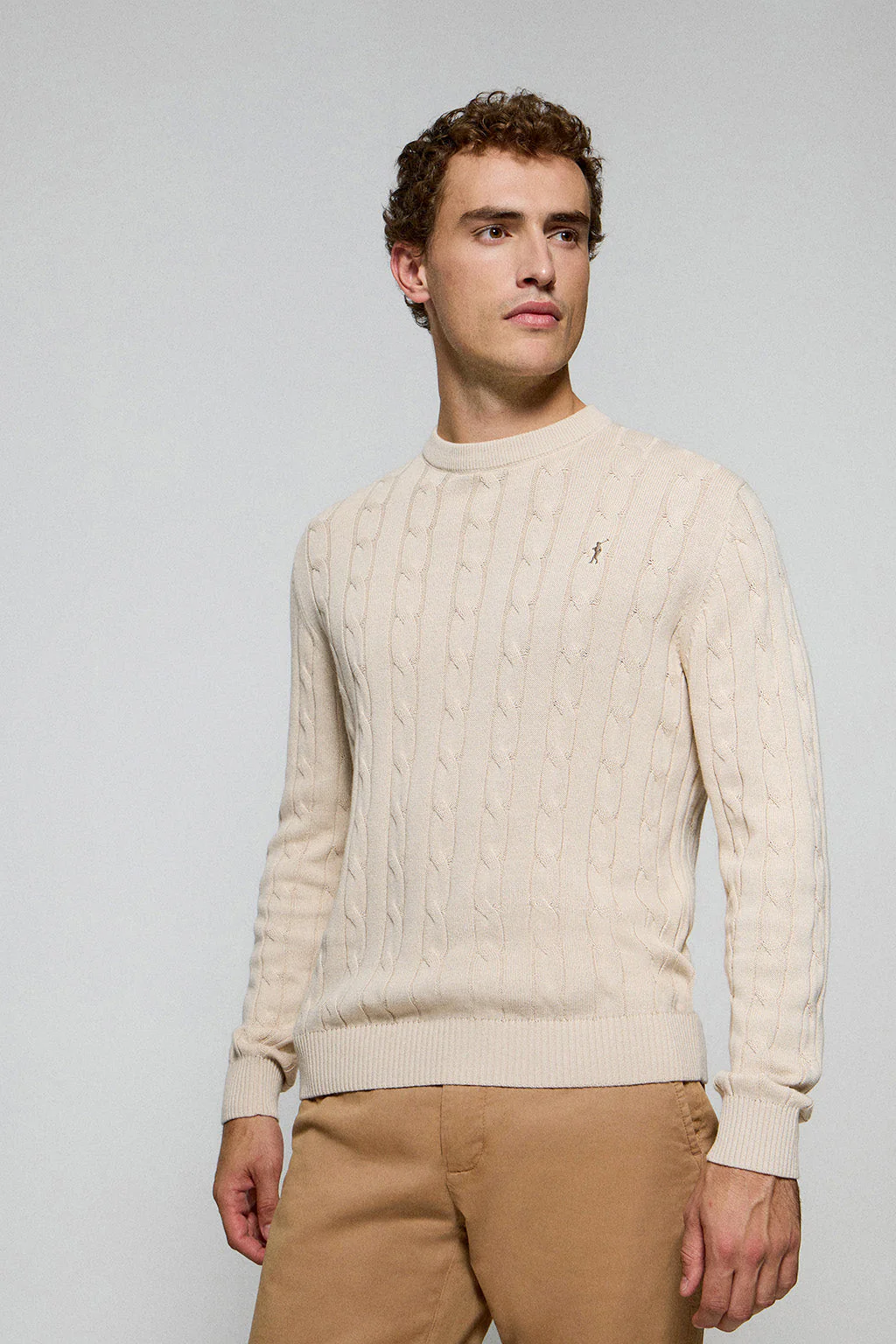 Beige cable-knit jumper with Rigby Go logo