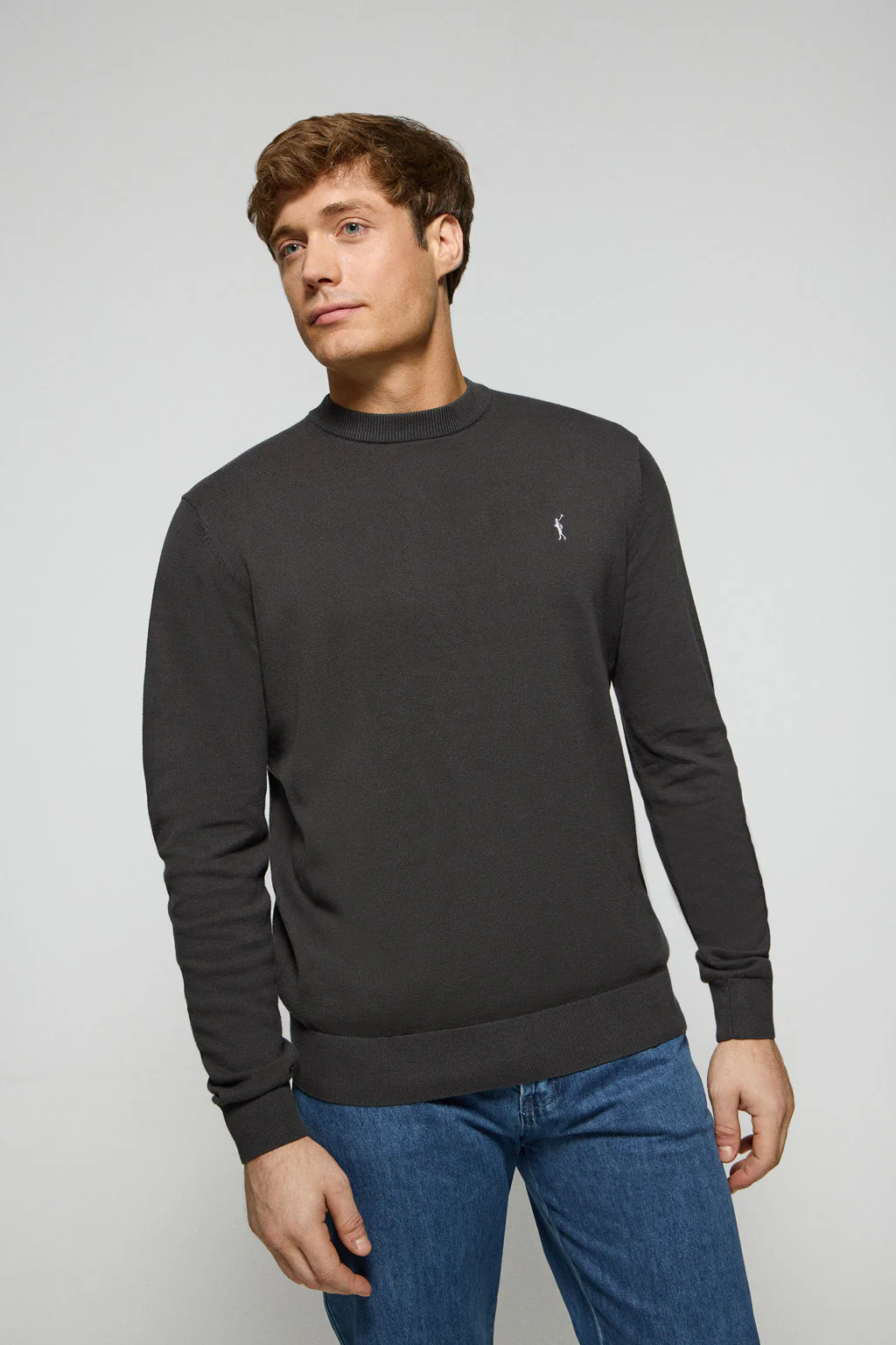 Asphalt-grey round-neck knit jumper with Rigby Go embroidered logo