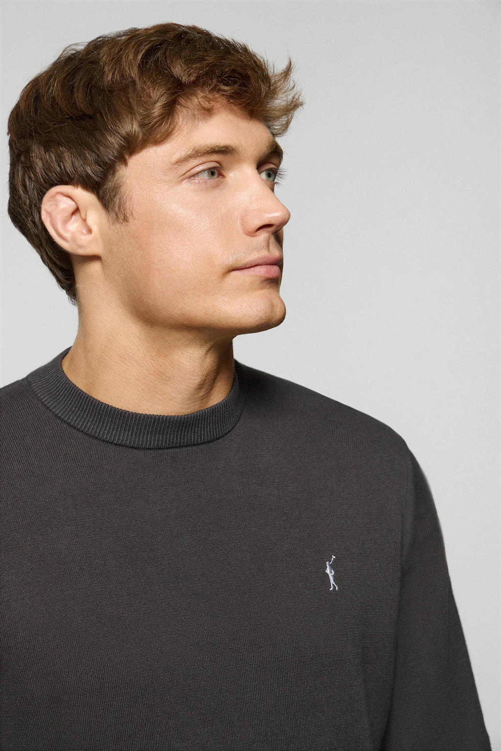 Asphalt-grey round-neck knit jumper with Rigby Go embroidered logo - Image 2