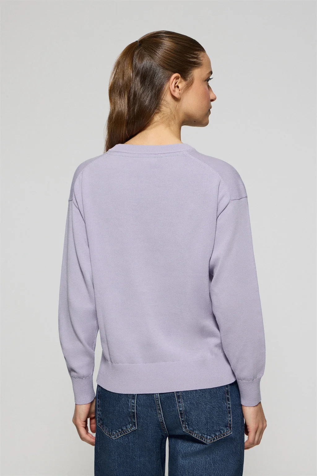 Lavender round-neck knit jumper with Rigby Go embroidered logo - Image 4