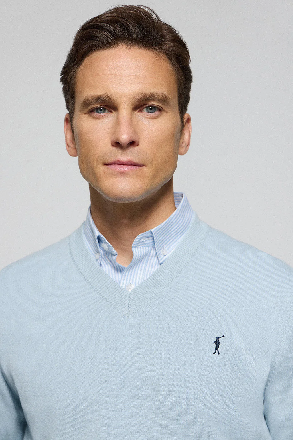 Light-blue V-neck knit jumper with Rigby Go embroidery - Image 2