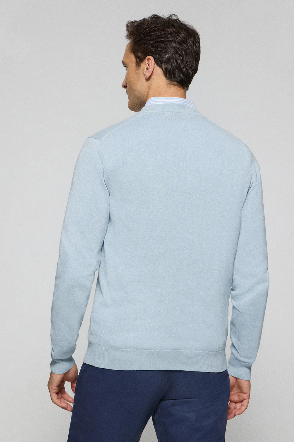 Light-blue V-neck knit jumper with Rigby Go embroidery - Image 4