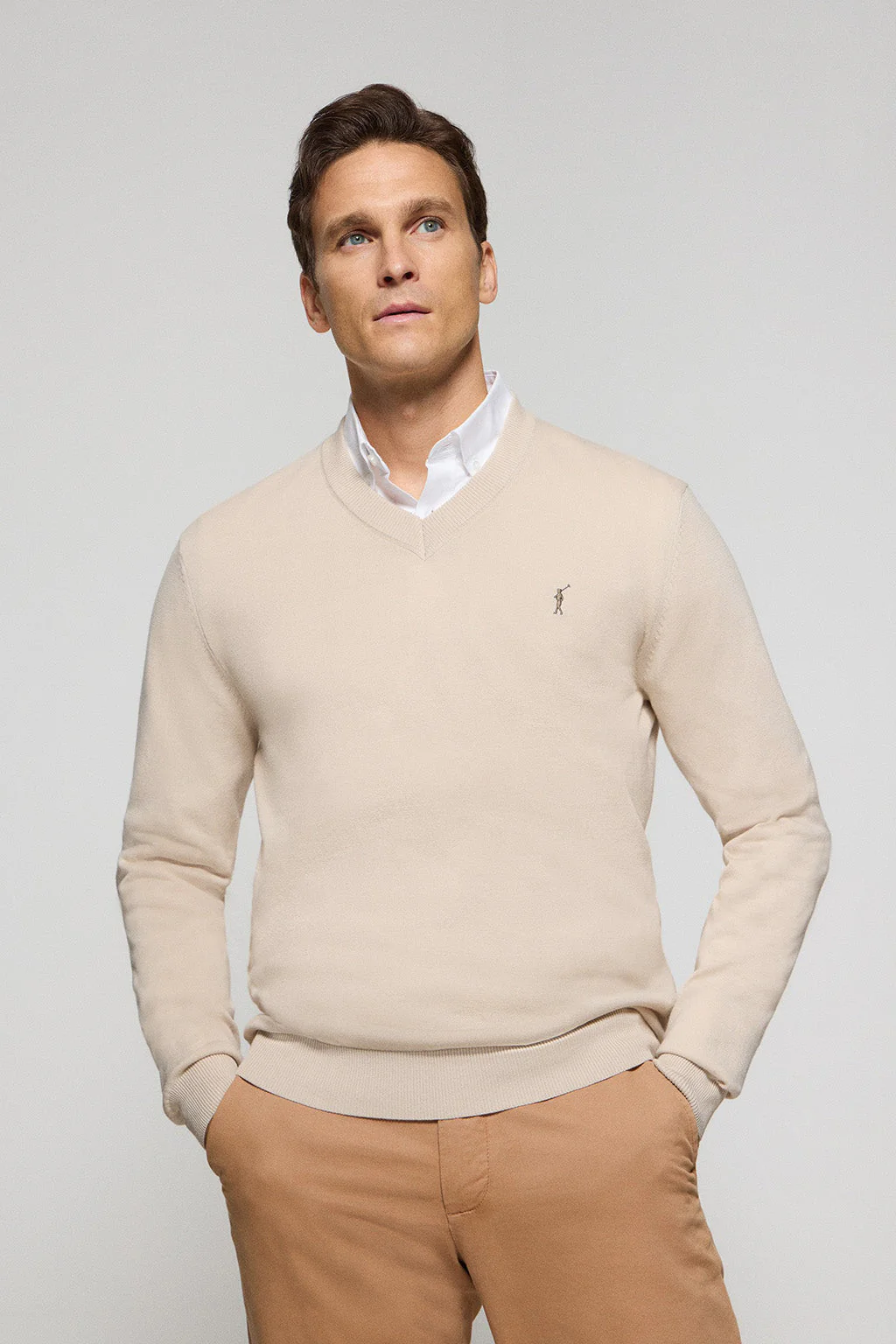 Beige V-neck knit jumper with Rigby Go embroidery