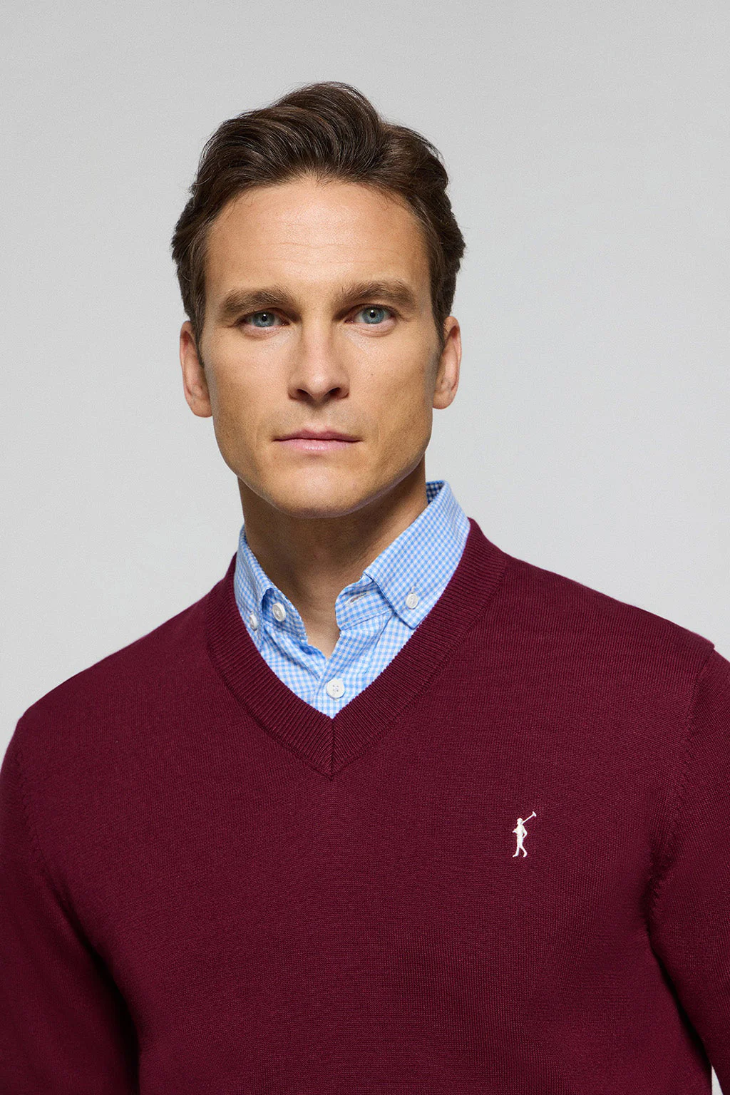 Maroon V-neck knit jumper with Rigby Go embroidery - Image 2