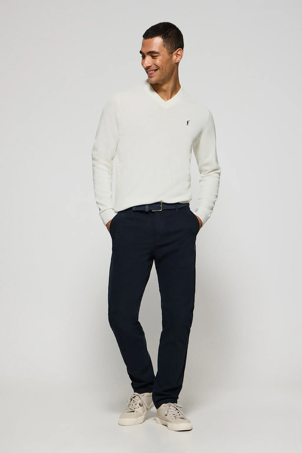 Beige V-neck knit jumper with Rigby Go embroidery - Image 4