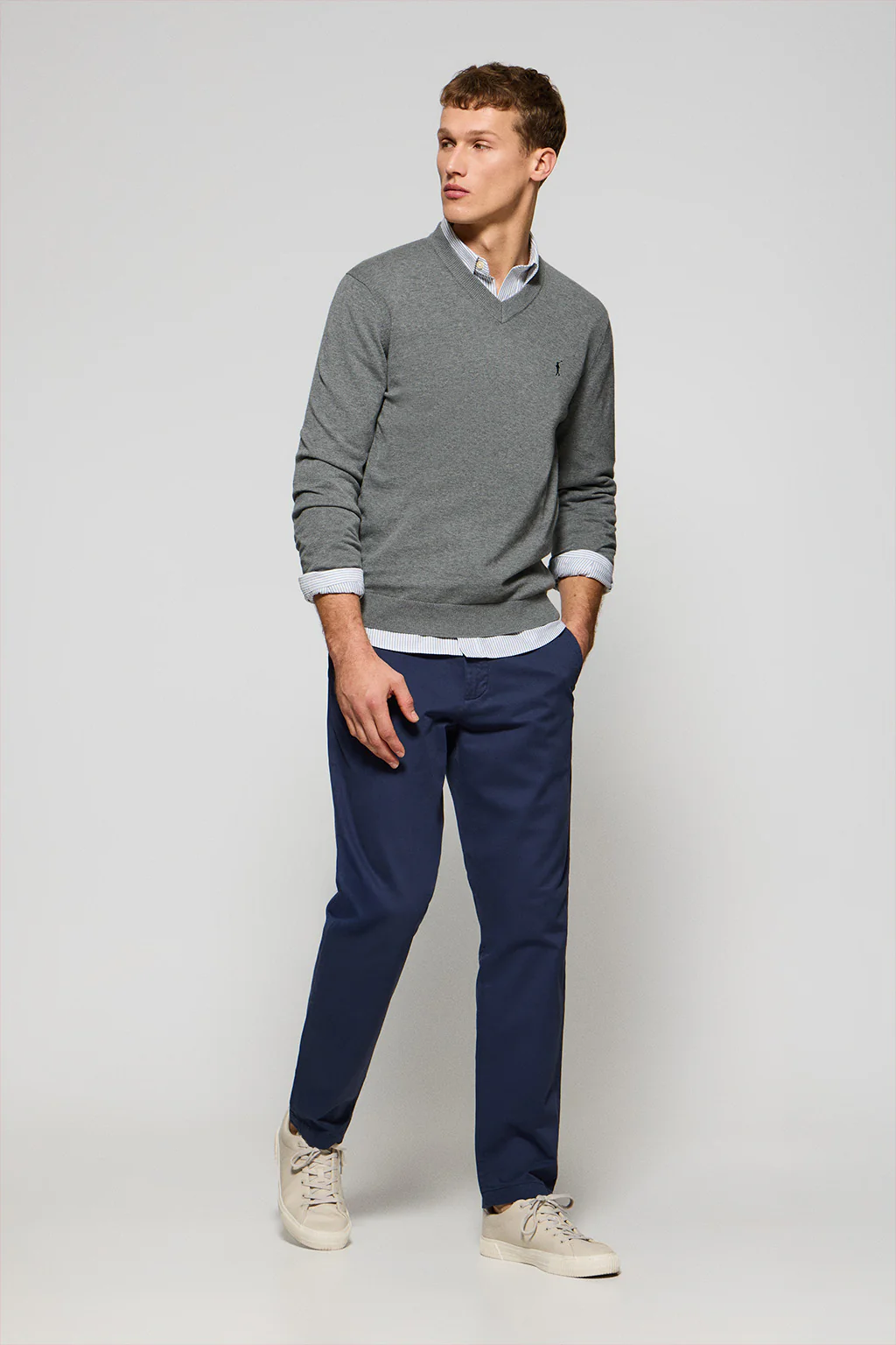 Grey-marl V-neck knit jumper with Rigby Go embroidery - Image 4