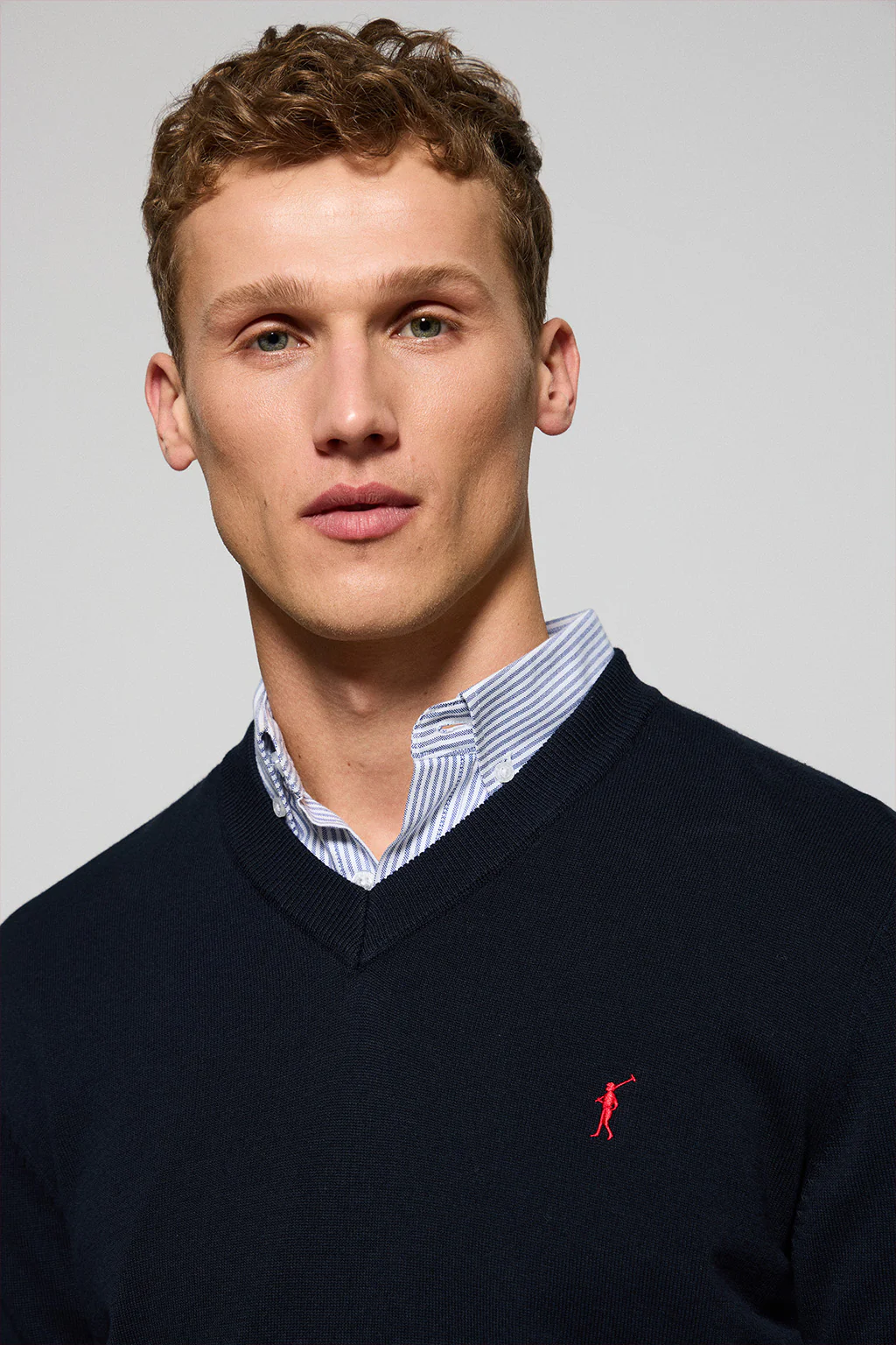 Navy-blue V-neck knit jumper with Rigby Go embroidery - Image 3