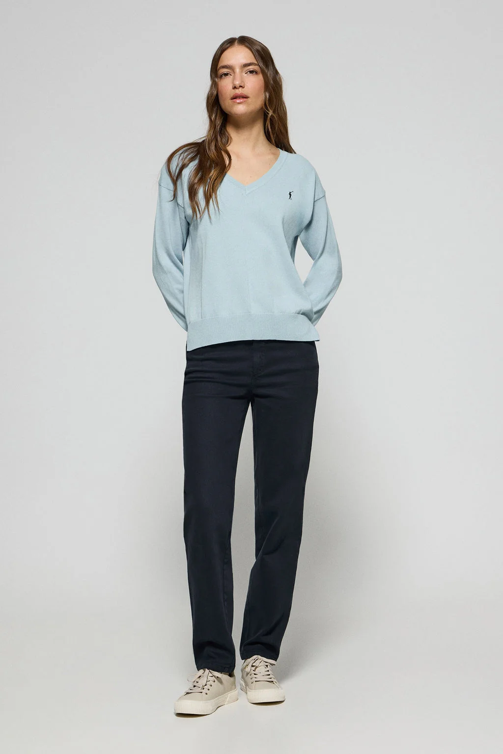 Light-blue V-neck knit jumper with Rigby Go embroidered logo - Image 3