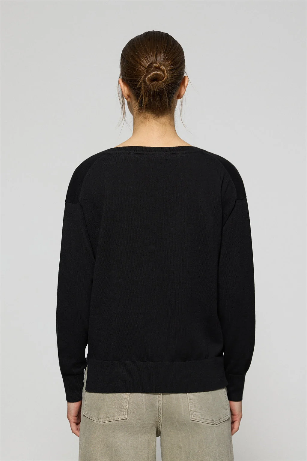 Black V-neck knit jumper with Rigby Go embroidered logo - Image 4