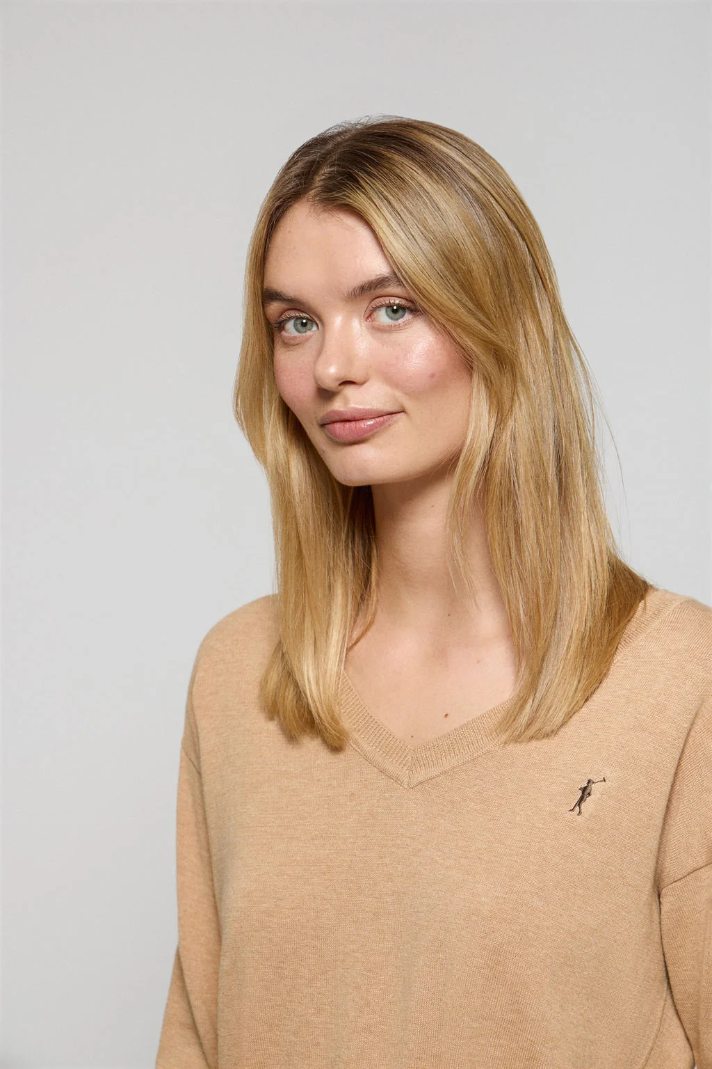Caramel-marl V-neck knit jumper with Rigby Go embroidered logo - Image 2