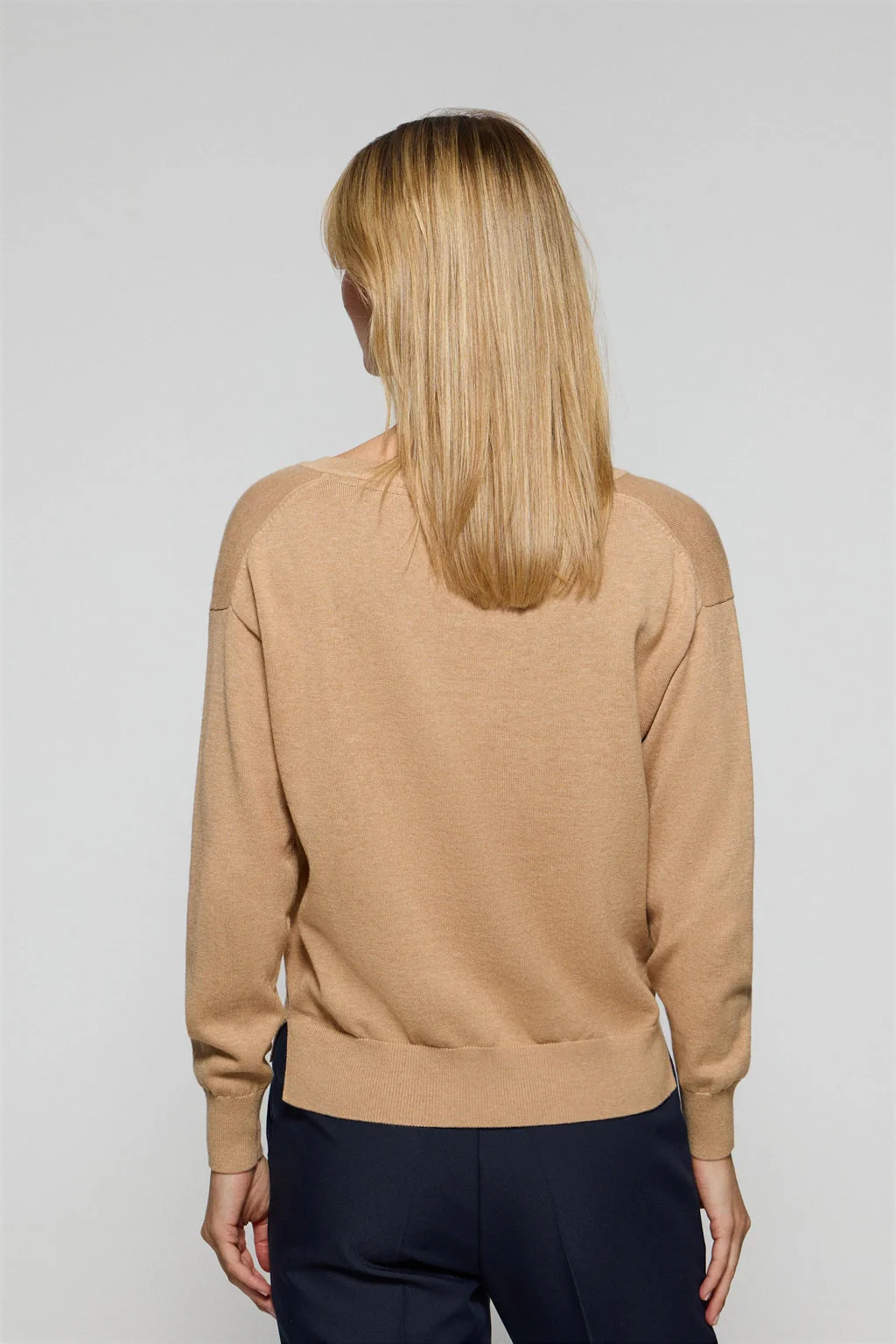 Caramel-marl V-neck knit jumper with Rigby Go embroidered logo - Image 4