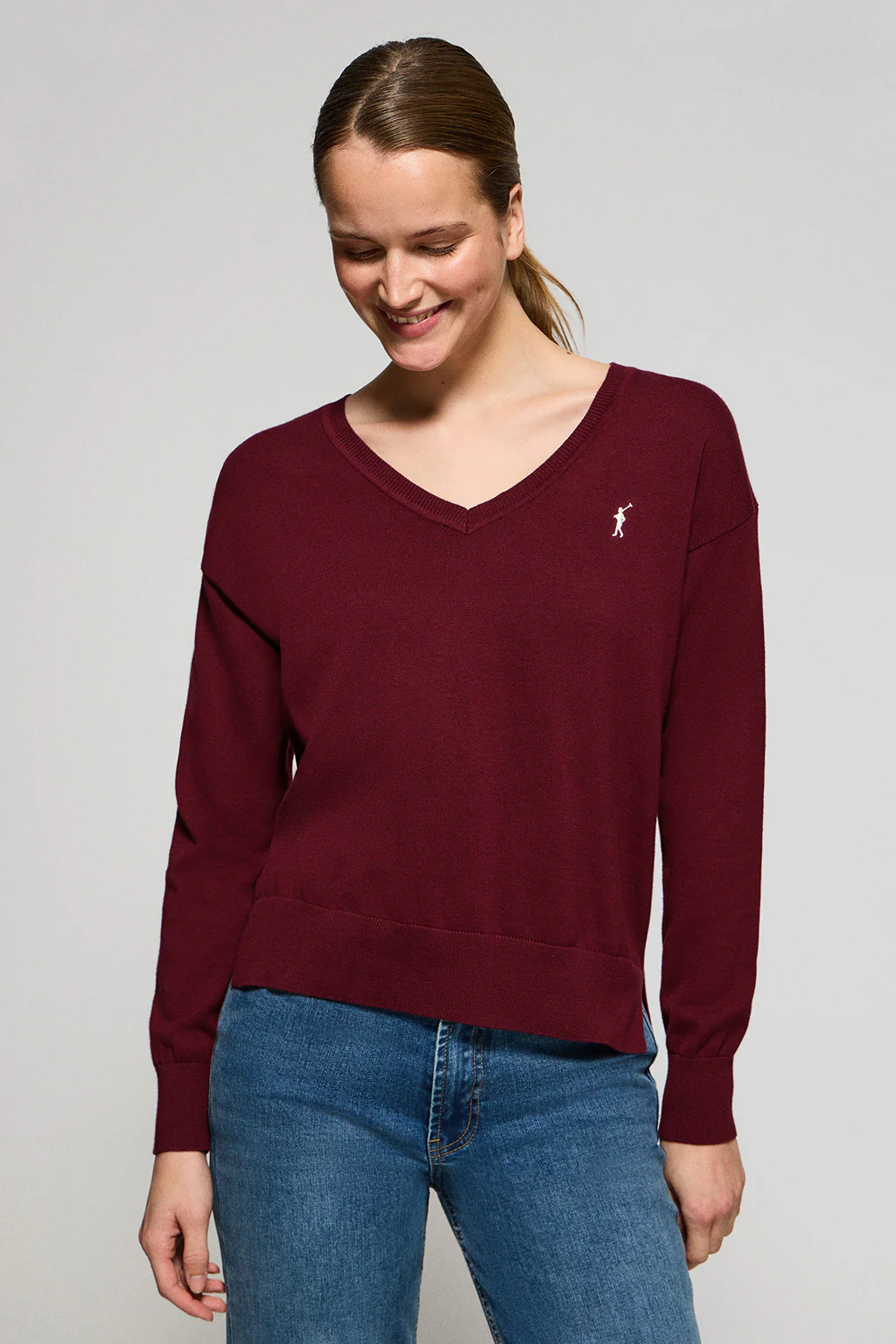 Maroon V-neck knit jumper with Rigby Go embroidered logo