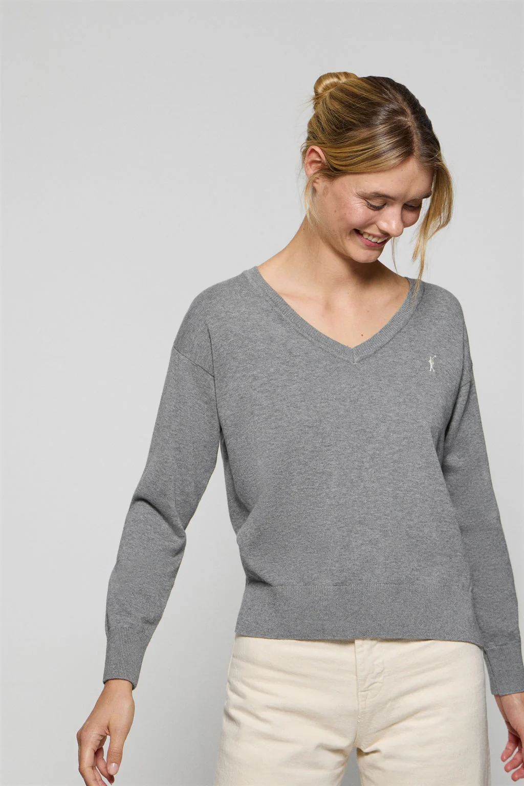 Grey-marl V-neck knit jumper with Rigby Go embroidered logo - Image 4
