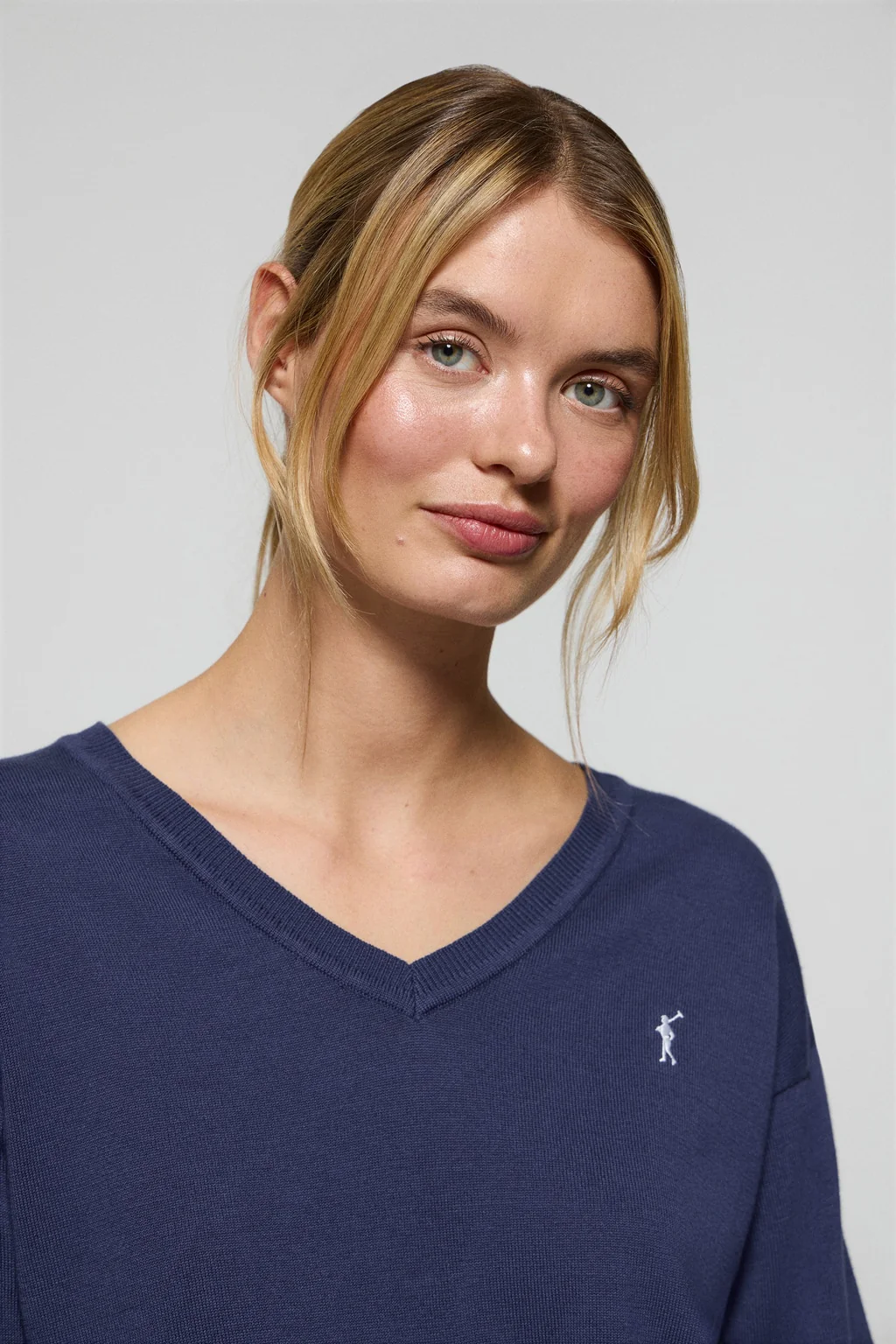 Ocean-blue V-neck knit jumper with Rigby Go embroidered logo - Image 3
