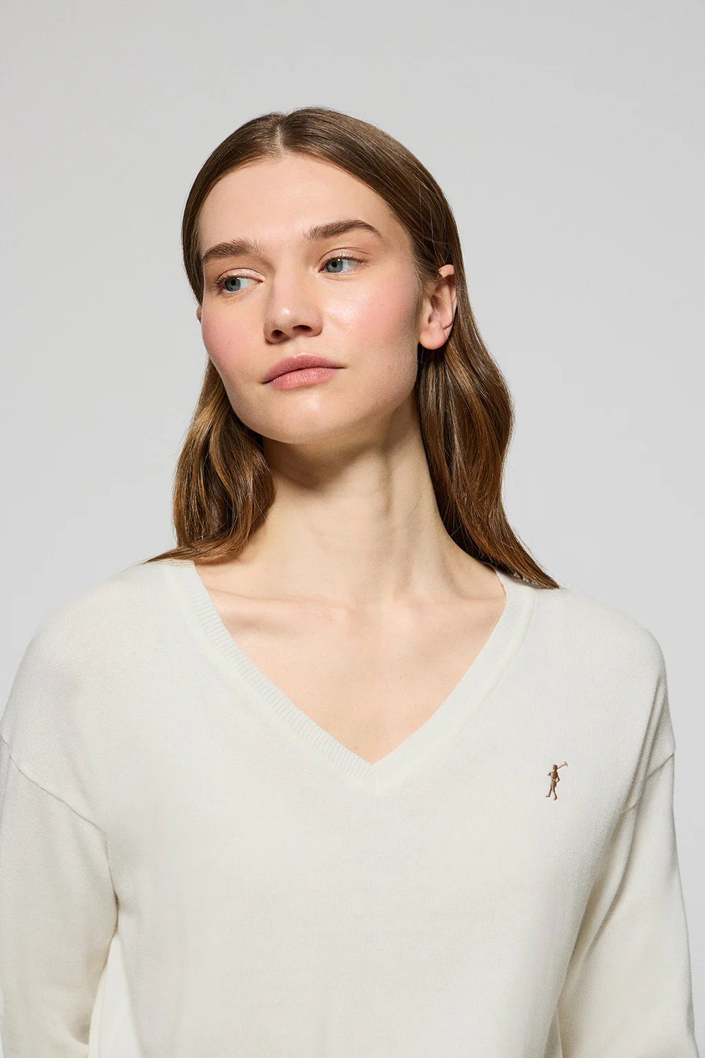 Beige V-neck knit jumper with Rigby Go embroidered logo - Image 3