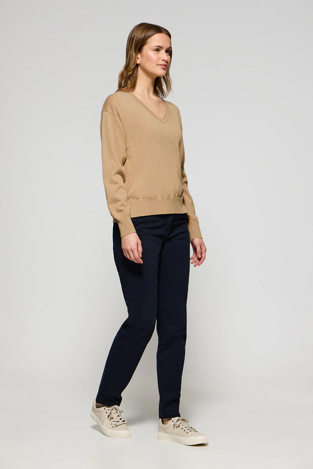 Caramel-marl V-neck knit jumper with Rigby Go logo - Image 4