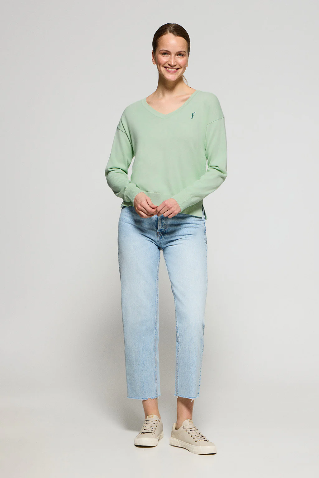 Mint V-neck knit jumper with Rigby Go logo - Image 4