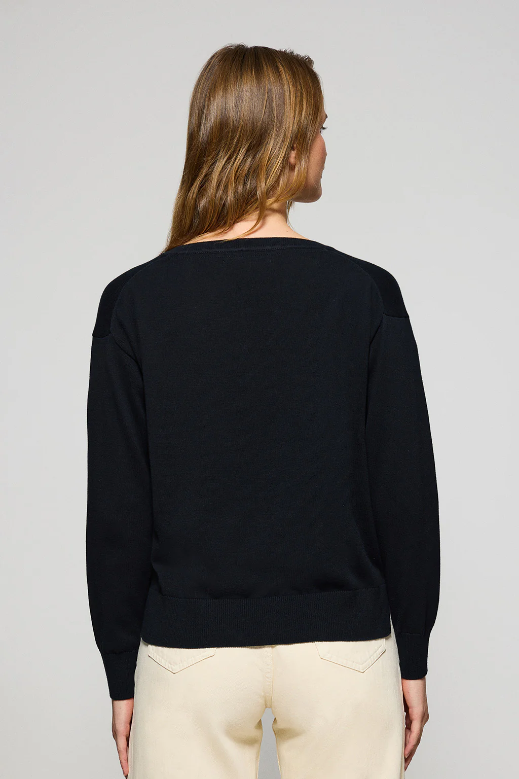 Navy-blue V-neck knit jumper with Rigby Go logo - Image 2