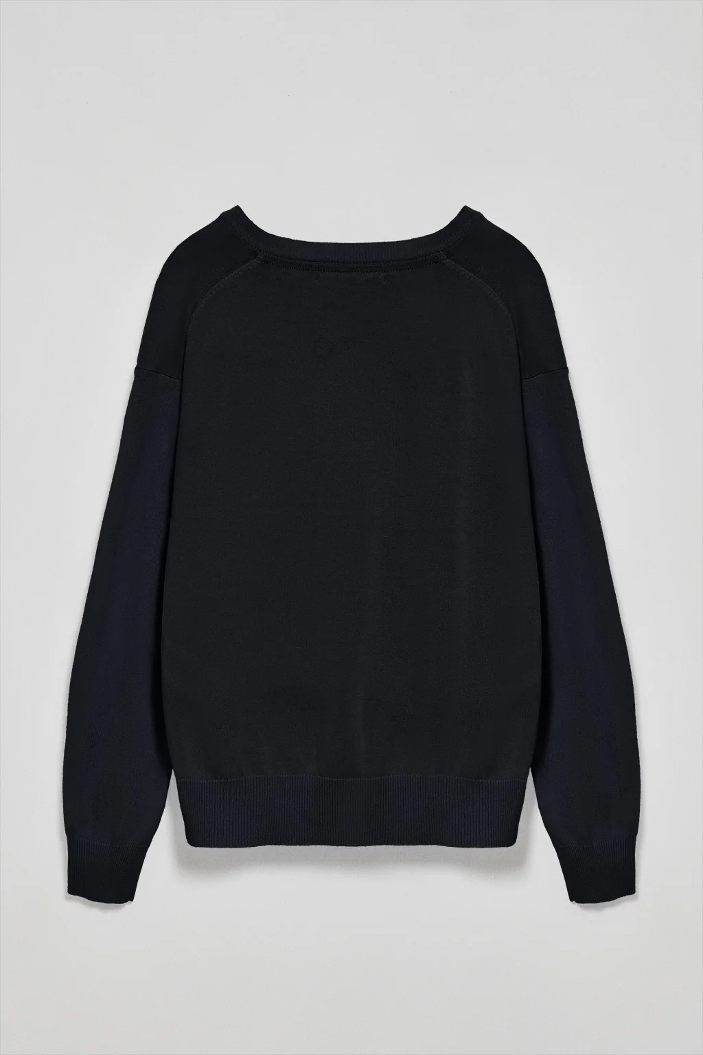 Navy-blue V-neck knit jumper with Rigby Go logo - Image 6