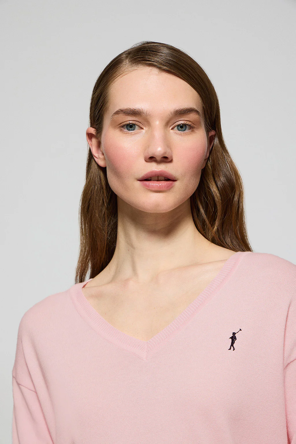 Pink V-neck knit jumper with Rigby Go embroidered logo - Image 3