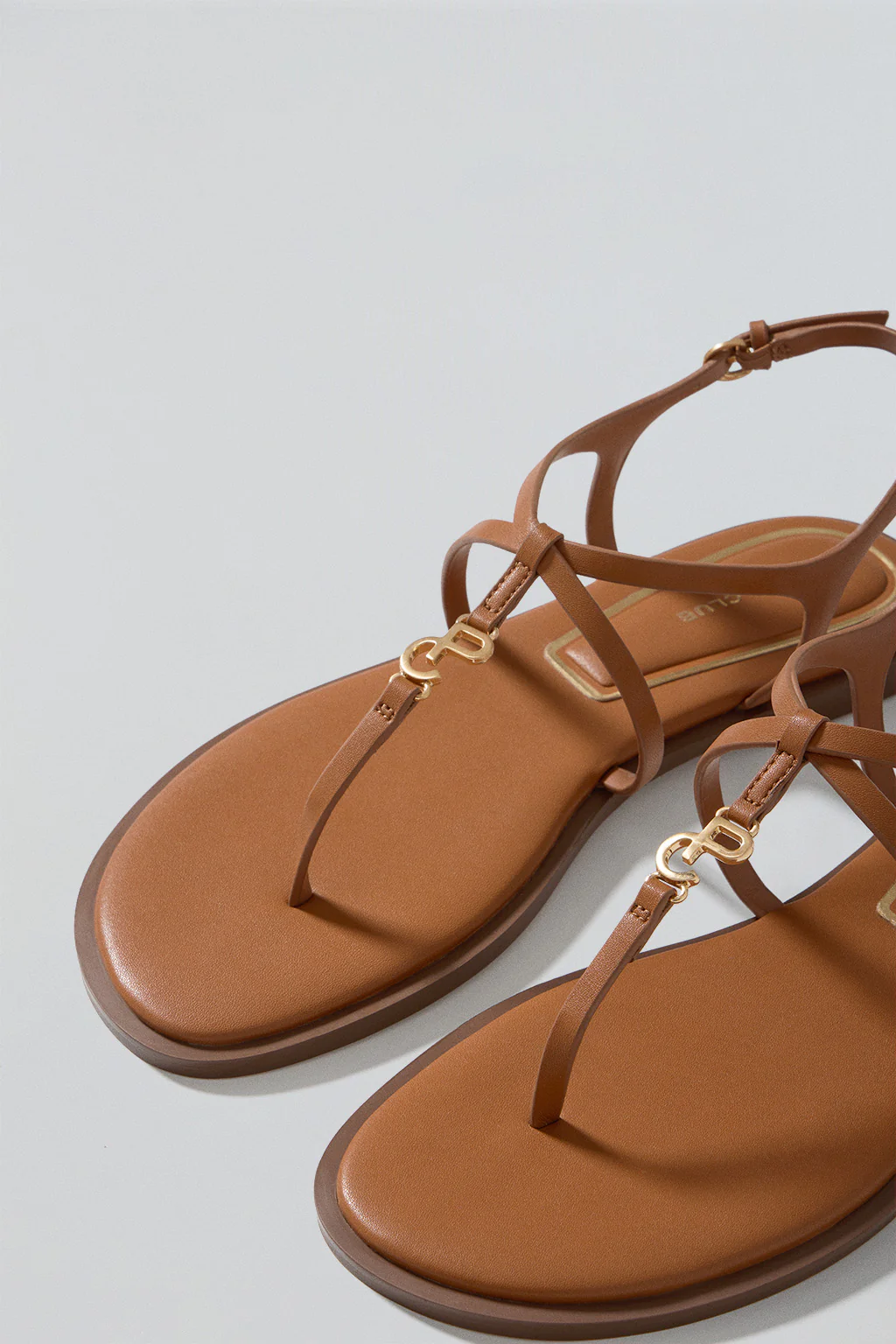 Brown strappy sandal Bianca with metallic detail - Image 4