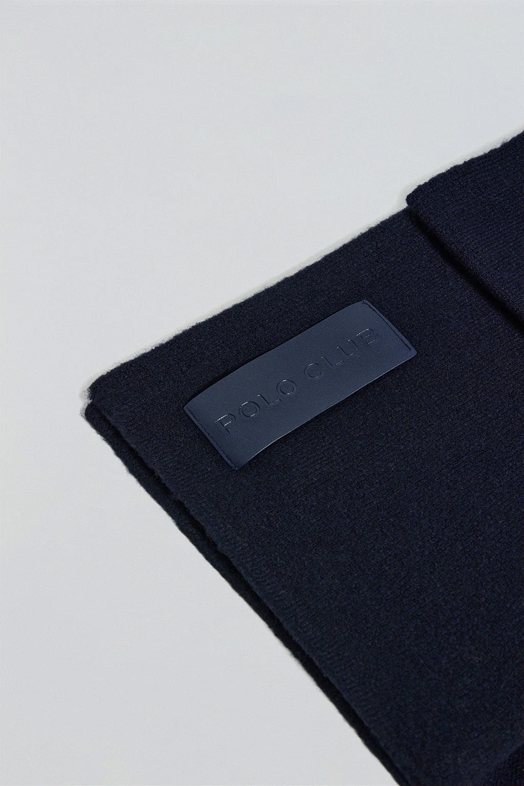 Navy-blue scarf Sina with Polo Club details - Image 3