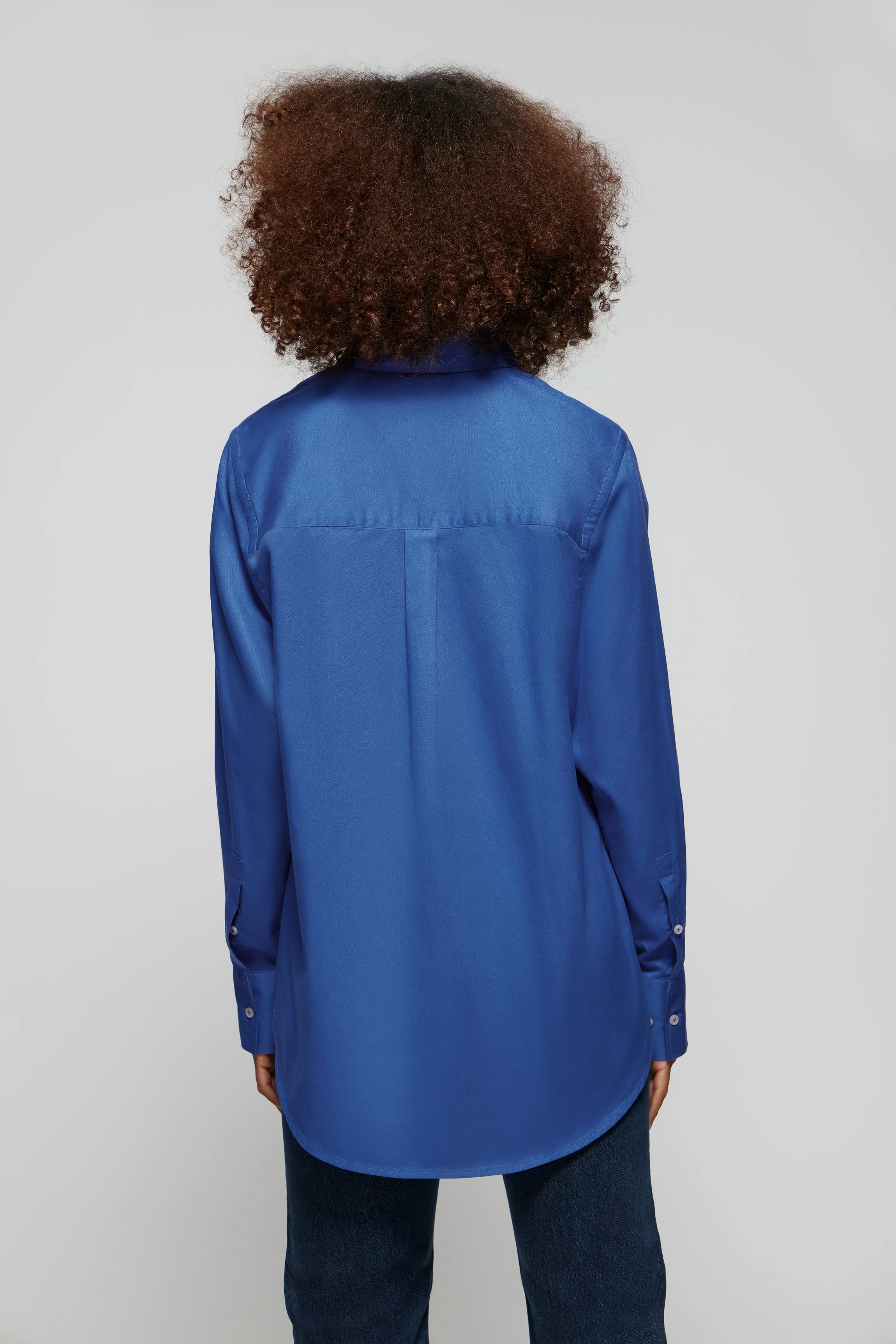 Royal-blue oversize Cape shirt with minimal Polo Club embroidery - Image 6