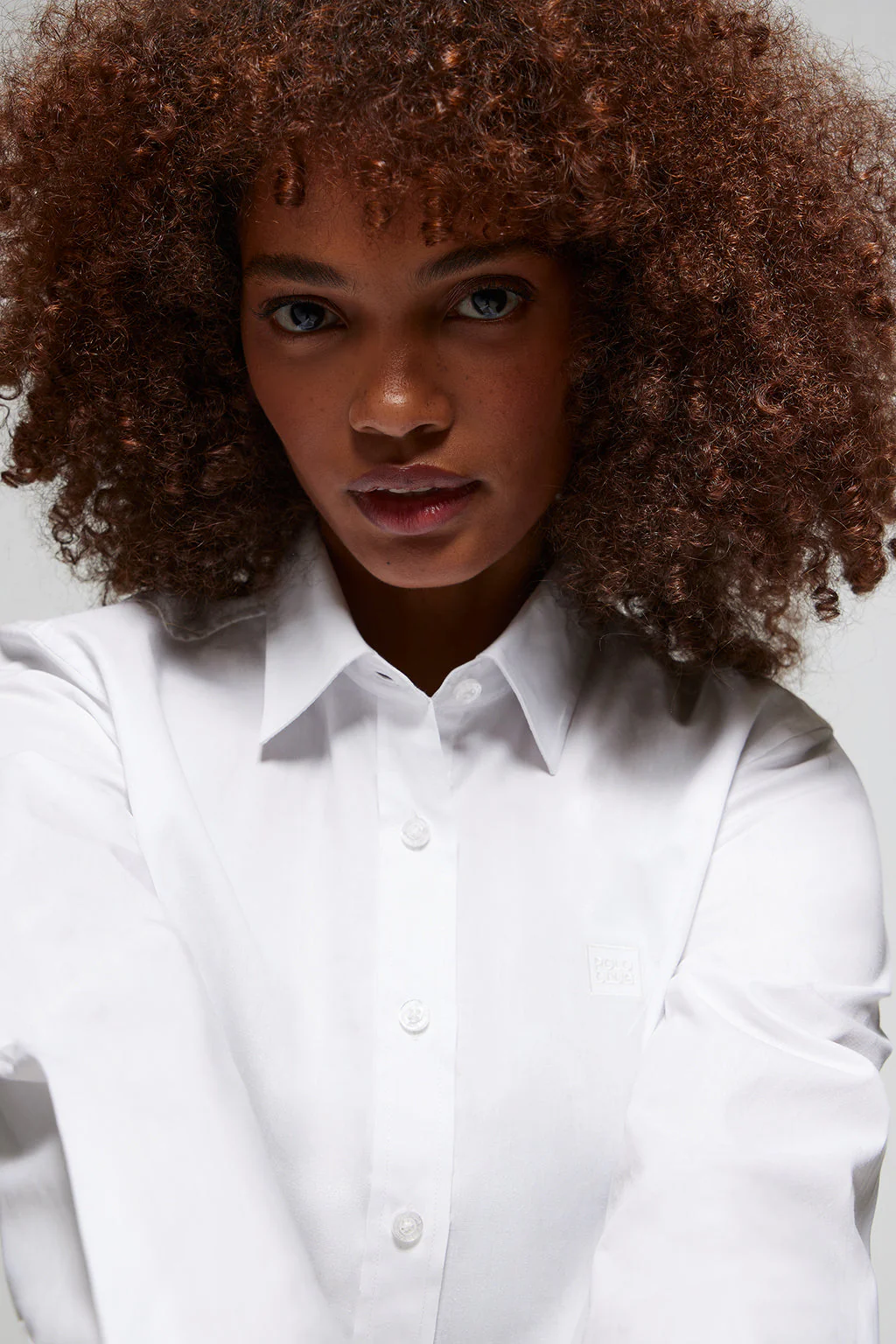 White slim-fit poplin shirt with logo - Image 6