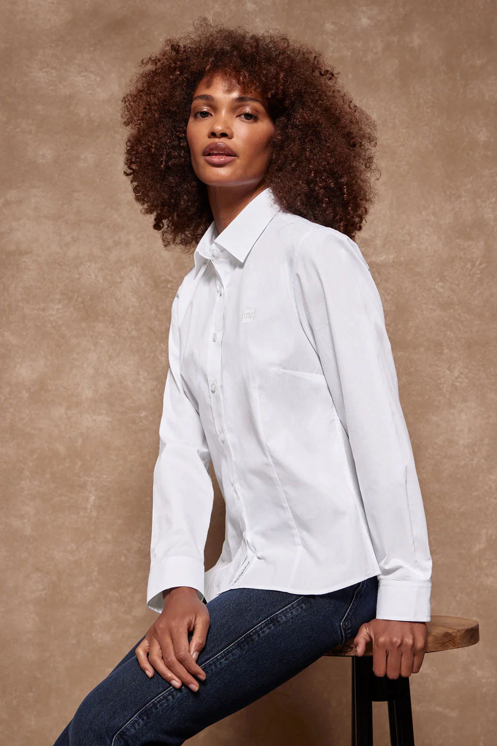White slim-fit poplin shirt with logo - Image 7