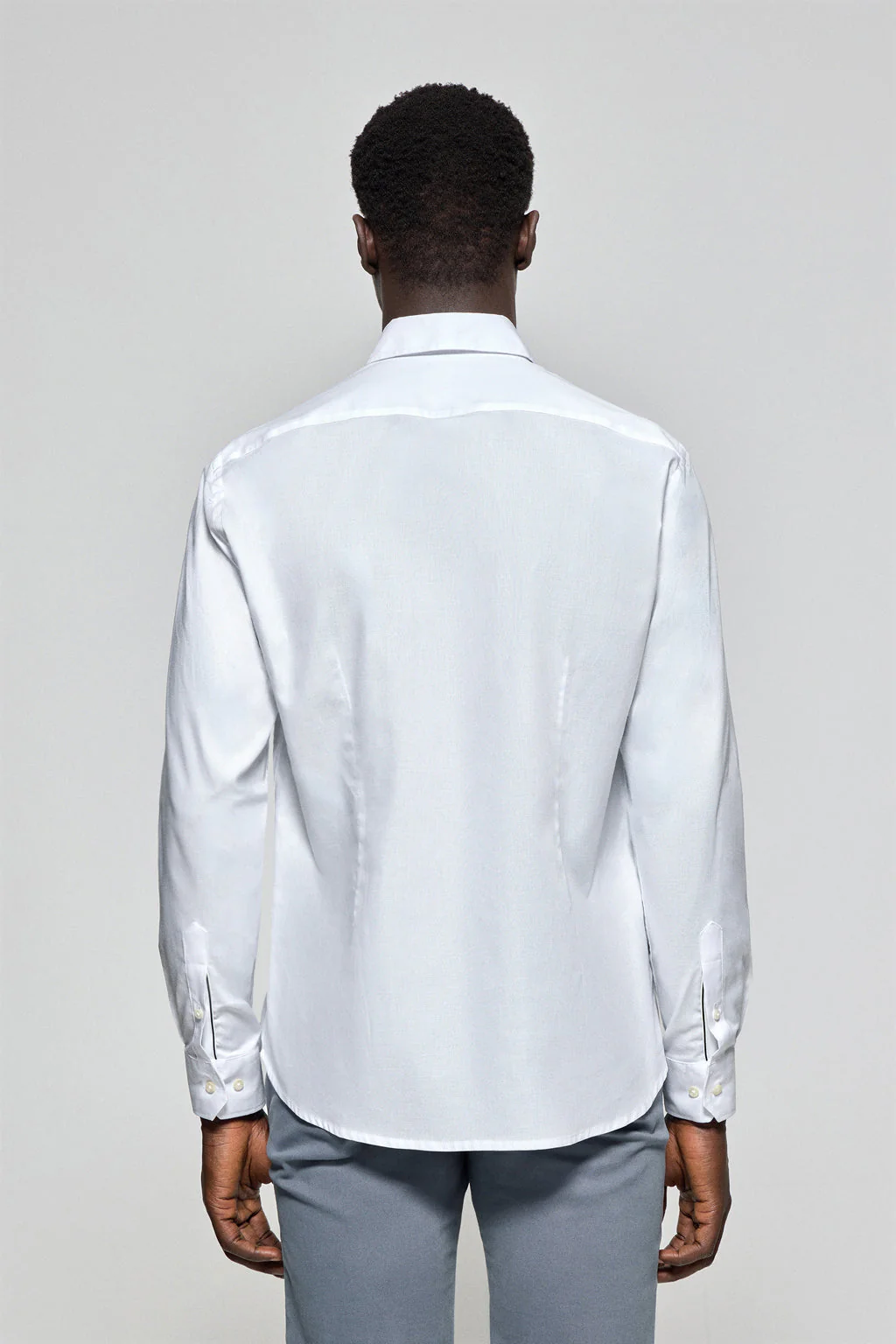 White microstructure shirt Cornell with Rigby Go embroidery - Image 4