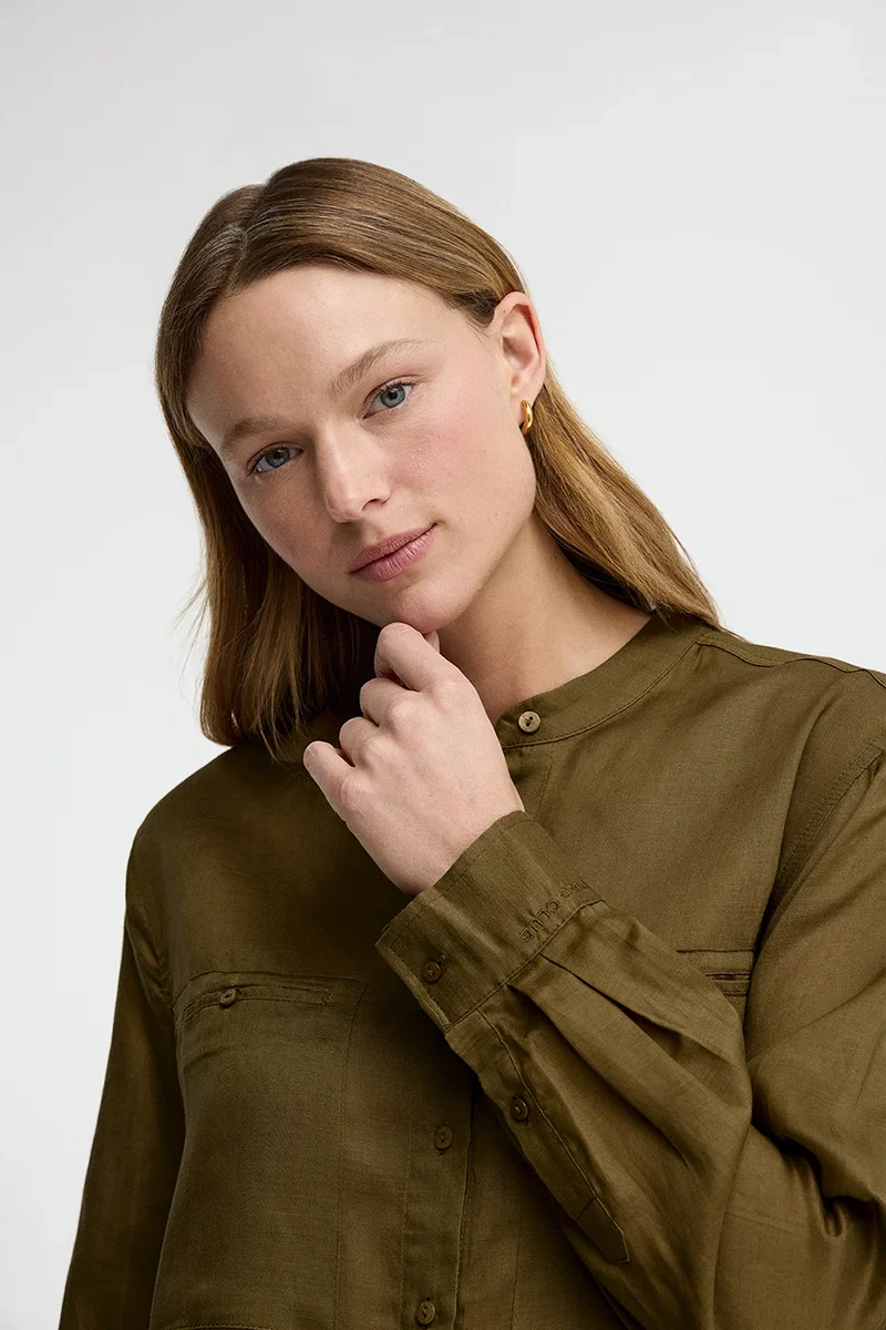Dark-khaki loose-fit ramie shirt with mandarin collar and Polo Club embroidery - Image 3