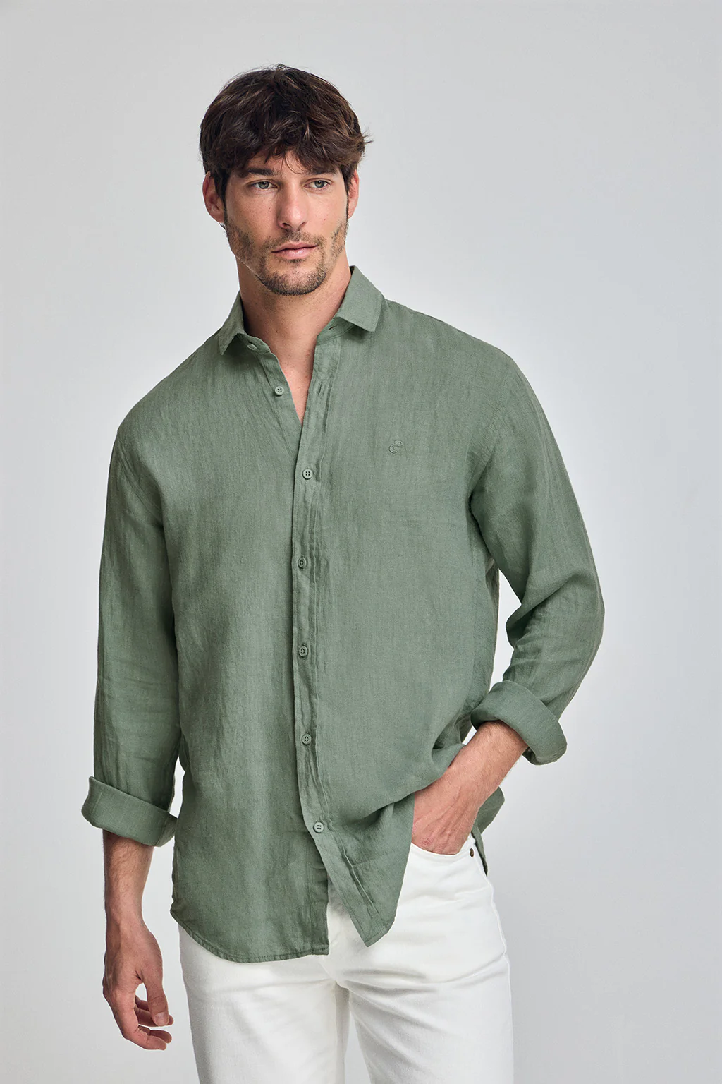 Bottle-green garment-dye linen shirt with embroidered monogram