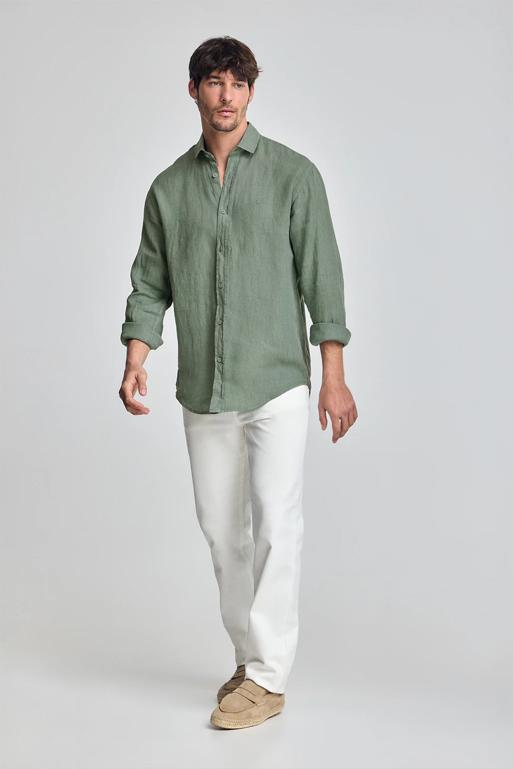 Bottle-green garment-dye linen shirt with embroidered monogram - Image 4