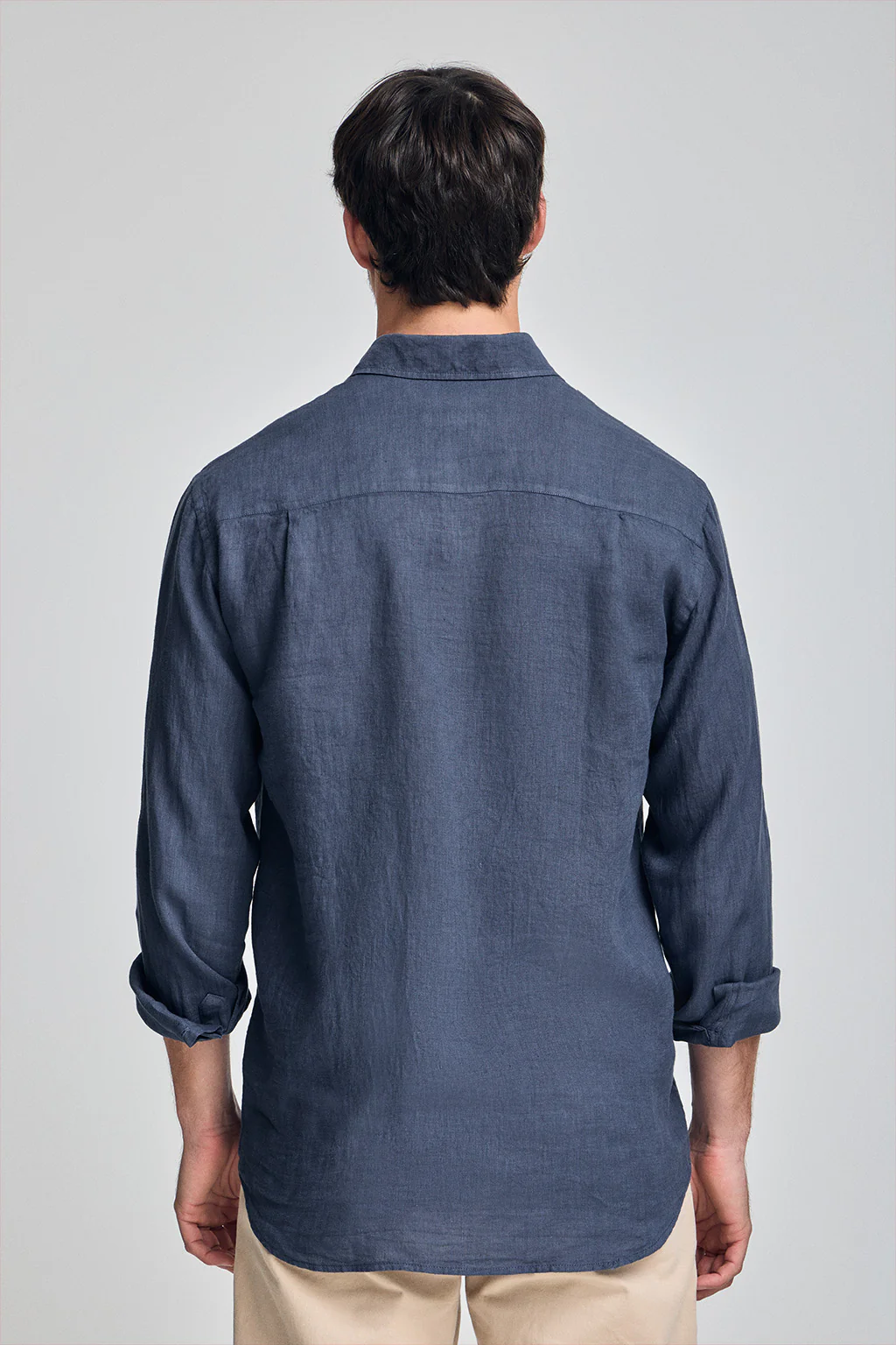 Navy-blue garment-dye linen shirt with embroidered monogram - Image 2