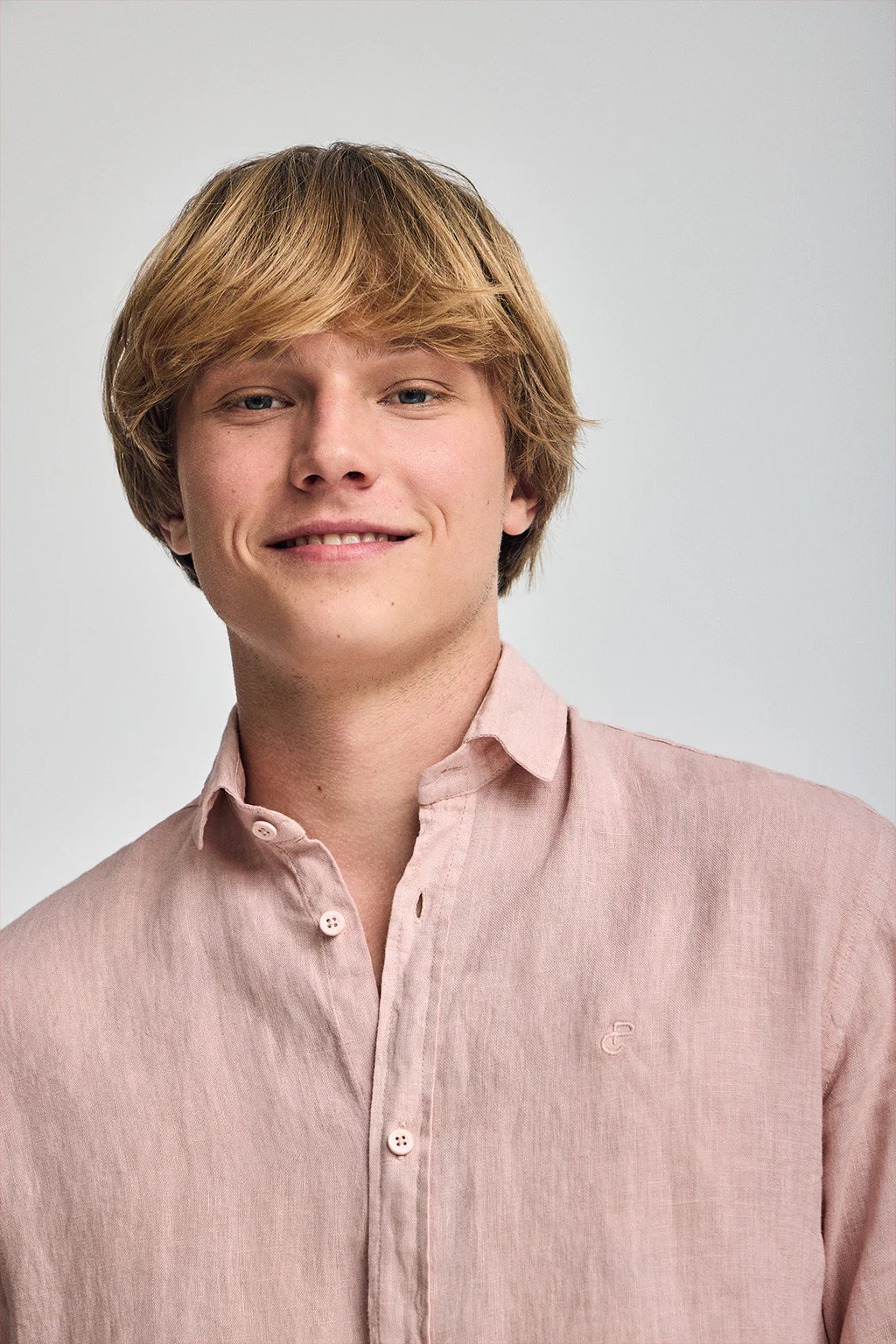 Pink-taupe garment-dye linen shirt with embroidered monogram - Image 3