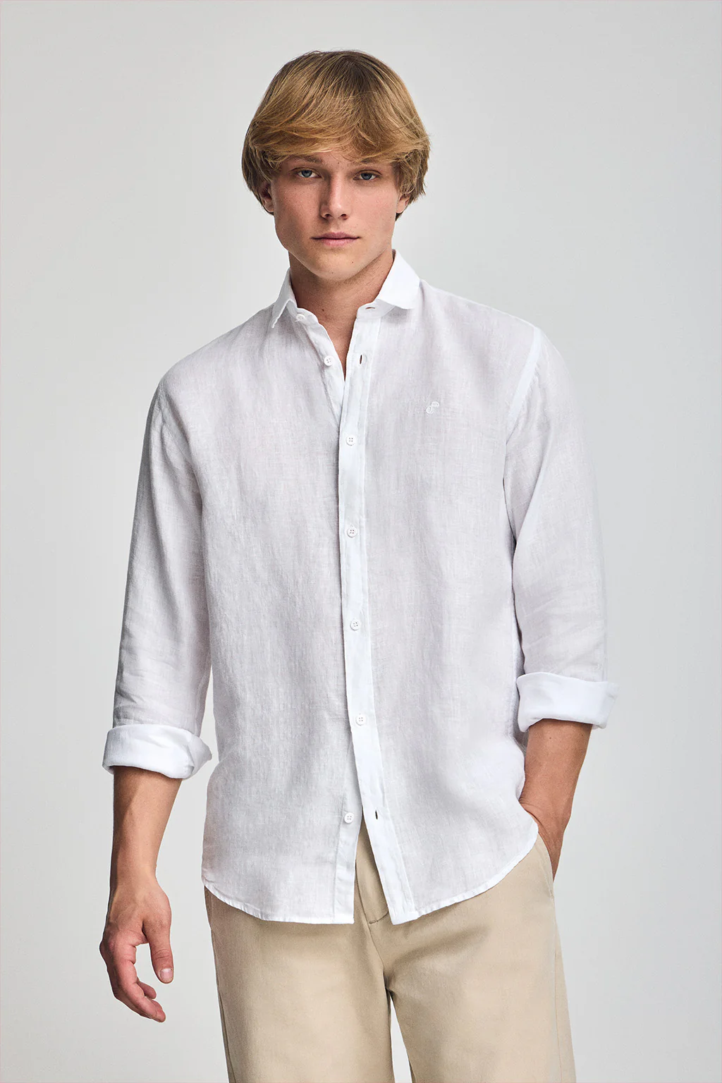 White garment-dye linen shirt with embroidered monogram