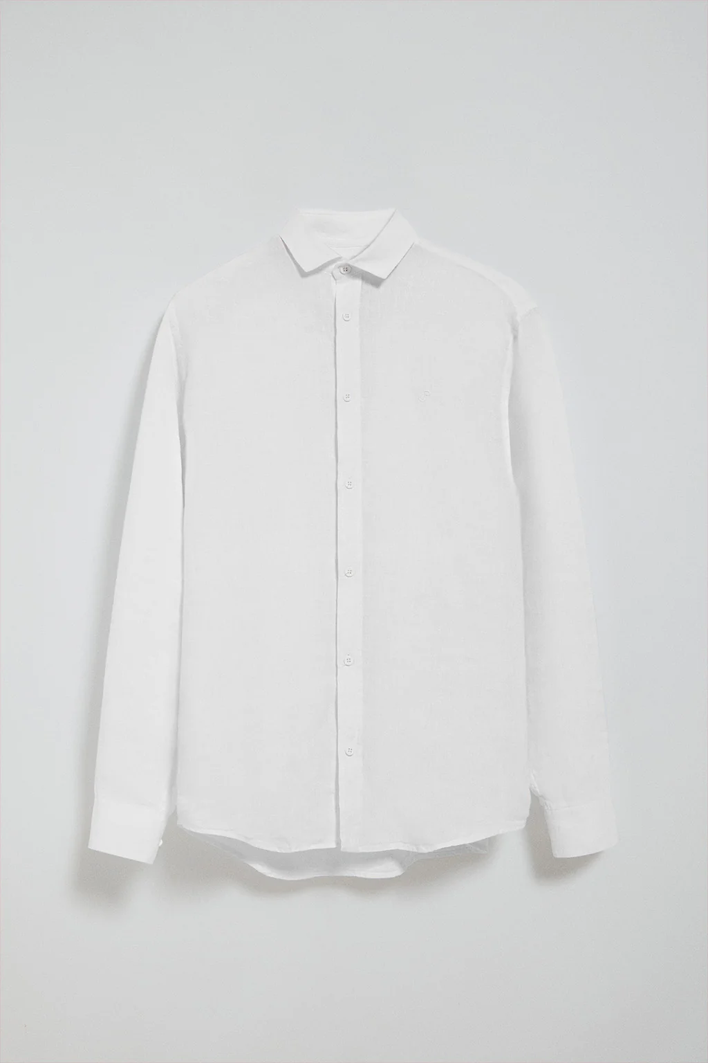 White garment-dye linen shirt with embroidered monogram - Image 8