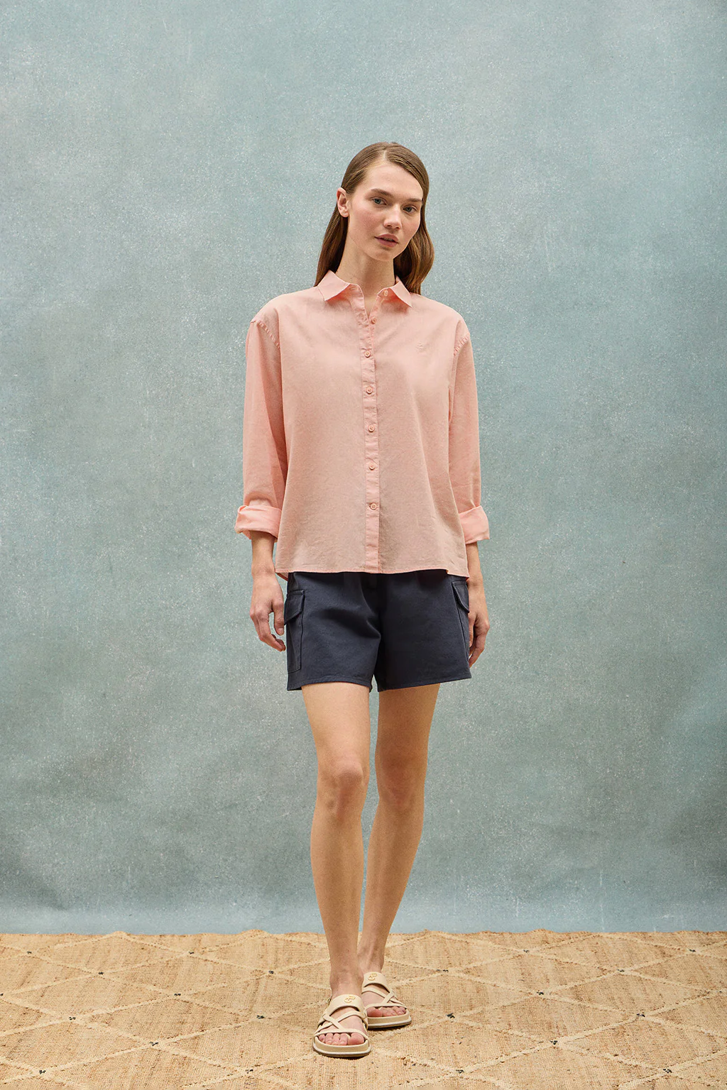 Salmon loose-fit shirt in linen and cotton with embroidered monogram - Image 10