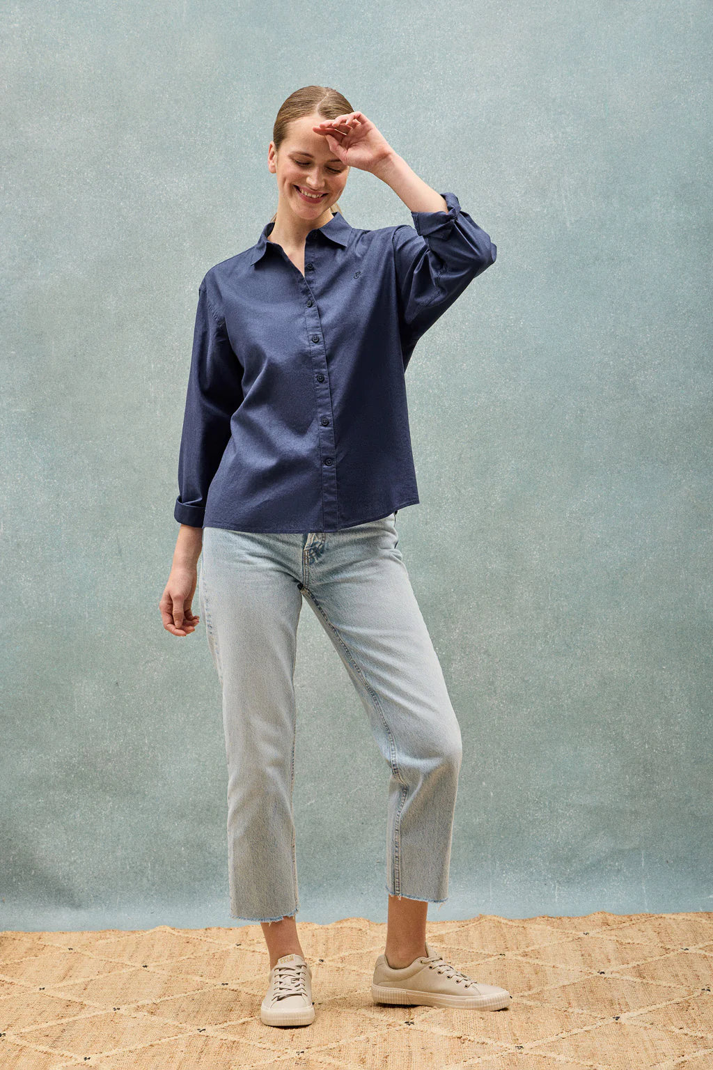 Navy-blue loose-fit shirt in linen and cotton with embroidered monogram - Image 10
