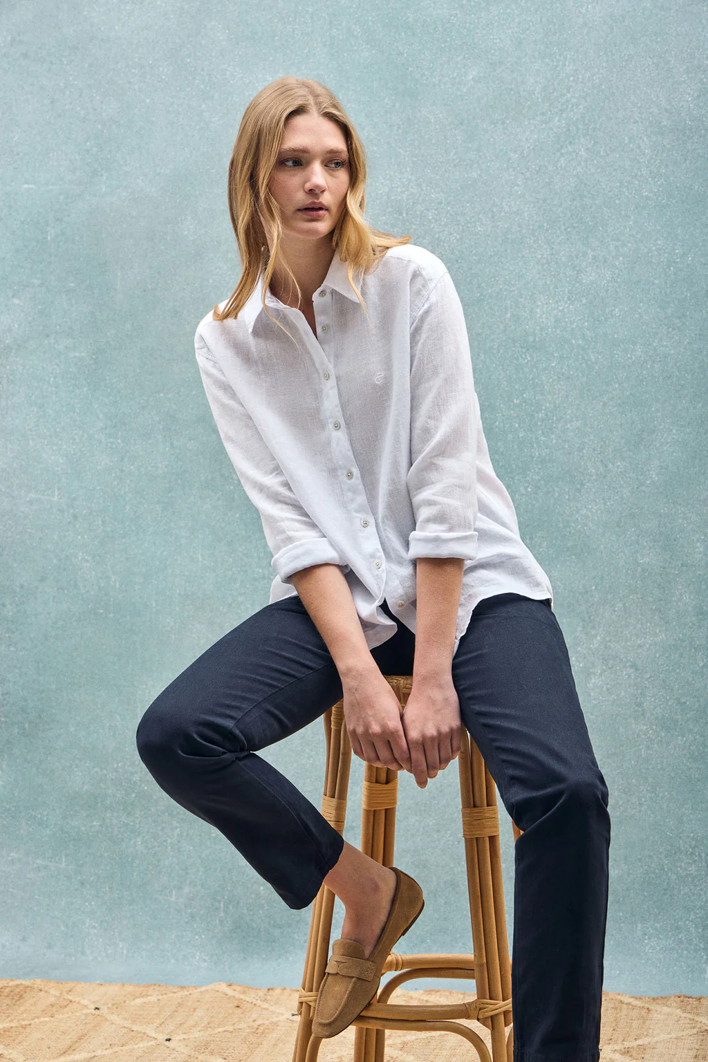 White garment-dye linen shirt with embroidered monogram - Image 11