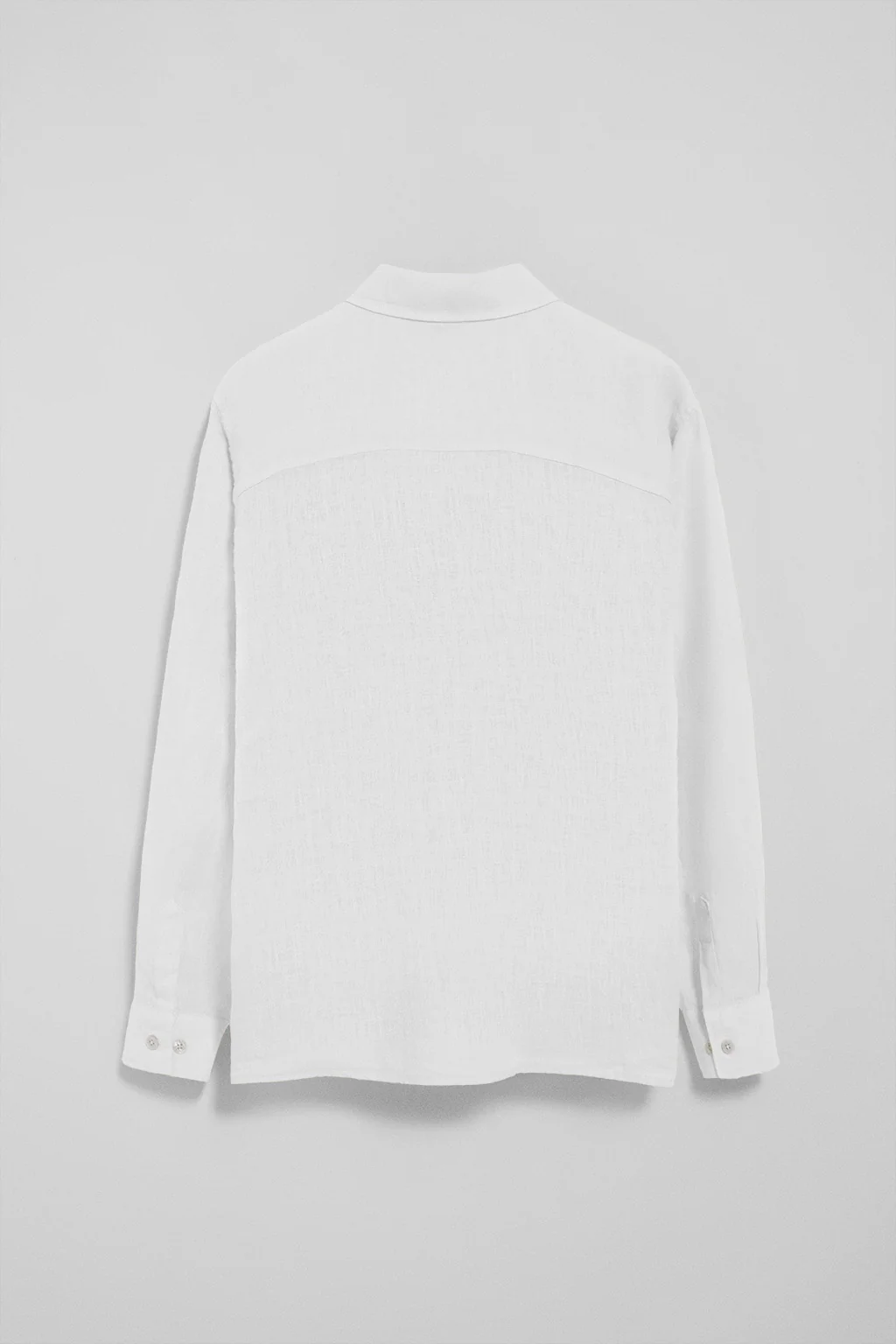 White garment-dye linen shirt with embroidered monogram - Image 6