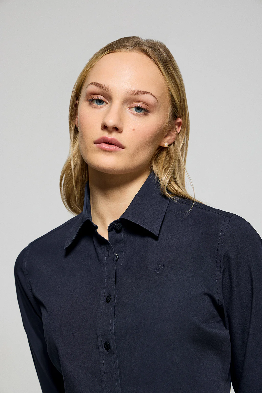 Navy-blue garment-dye poplin shirt with embroidered logo - Image 3